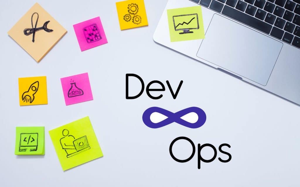Qu’est-ce que le devops ? 1 post it et ordinateur developpeur