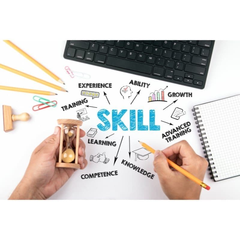 COMPÉTENCES RECHERCHÉES PAR LES EMPLOYEURS