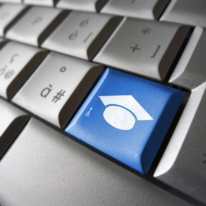 Où trouver une formation diplômante en ligne ? 2 SÉLECTION DE FORMATIONS DIPLÔMANTES EN LIGNE